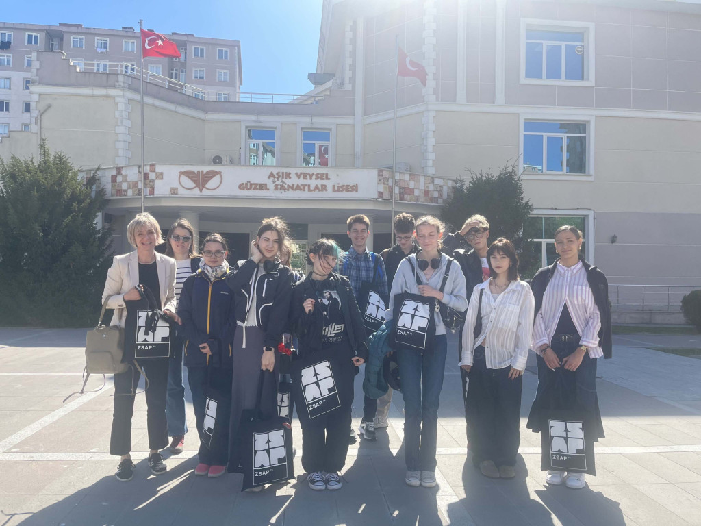 Graficy, styliści i licealiści z Plastyka w Turcji