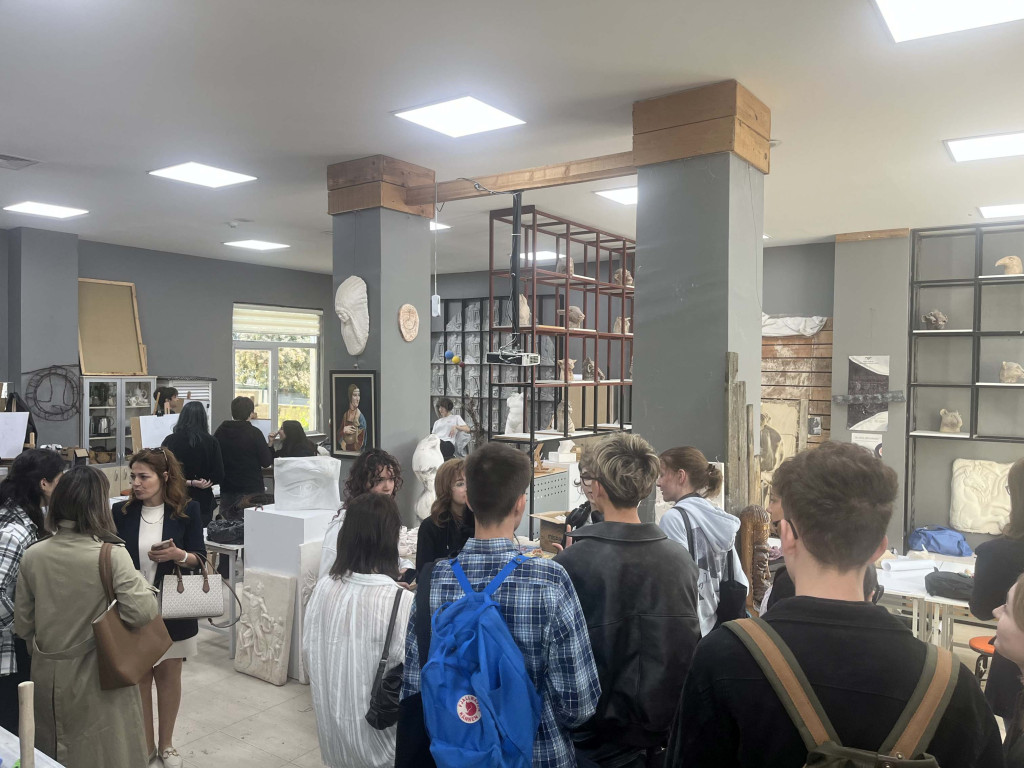 Graficy, styliści i licealiści z Plastyka w Turcji