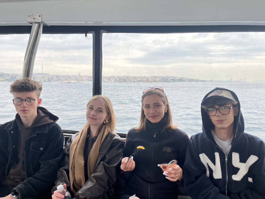 Graficy, styliści i licealiści z Plastyka w Turcji