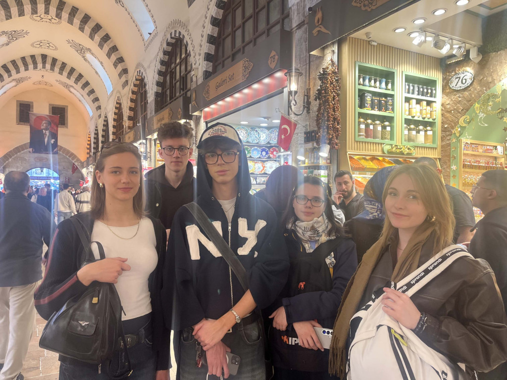 Graficy, styliści i licealiści z Plastyka w Turcji