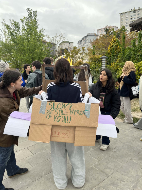 Graficy, styliści i licealiści z Plastyka w Turcji