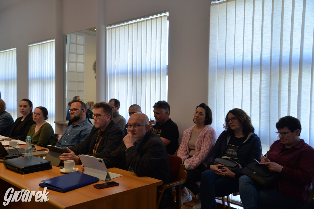 Co dalej ze szkołą i przedszkolem? Sesja rady