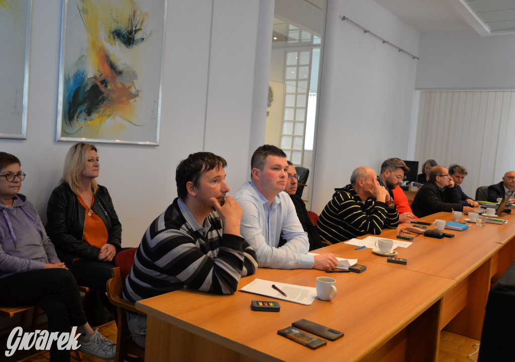 Co dalej ze szkołą i przedszkolem? Sesja rady