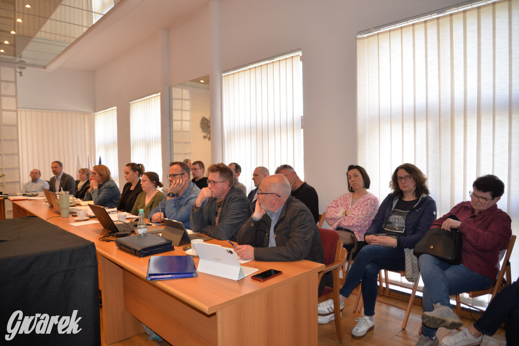 Co dalej ze szkołą i przedszkolem? Sesja rady