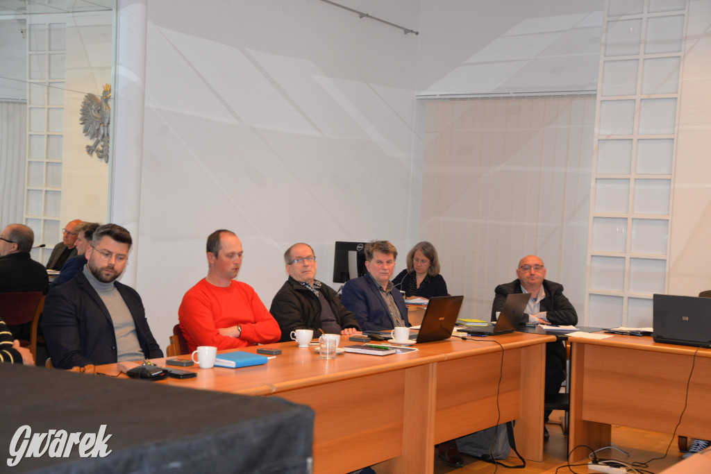 Co dalej ze szkołą i przedszkolem? Sesja rady