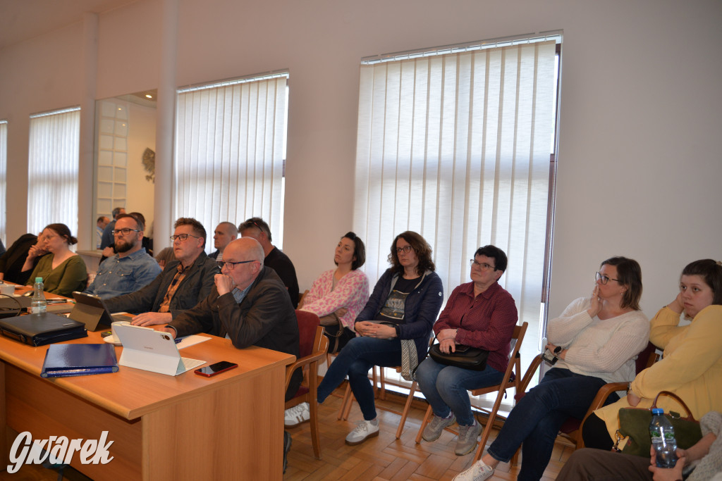 Co dalej ze szkołą i przedszkolem? Sesja rady