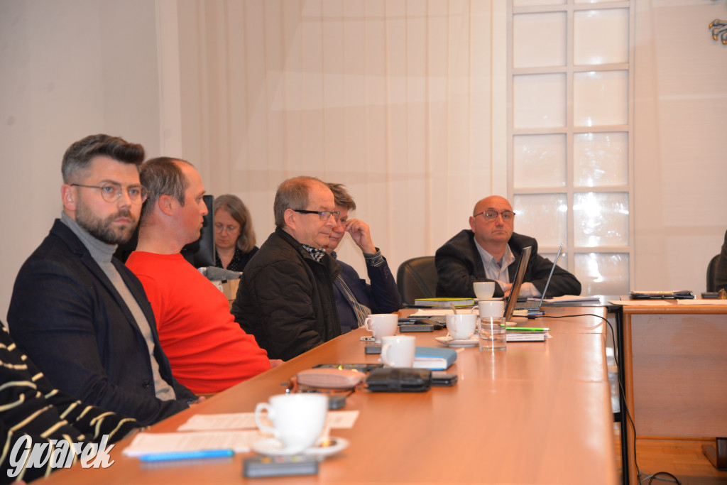 Co dalej ze szkołą i przedszkolem? Sesja rady