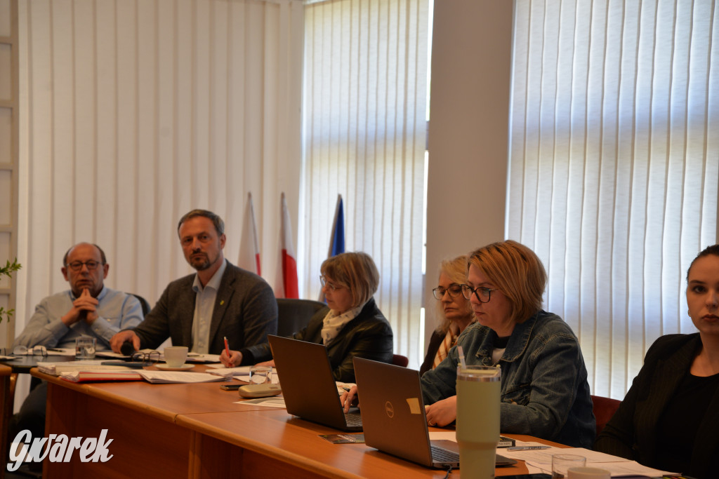 Co dalej ze szkołą i przedszkolem? Sesja rady