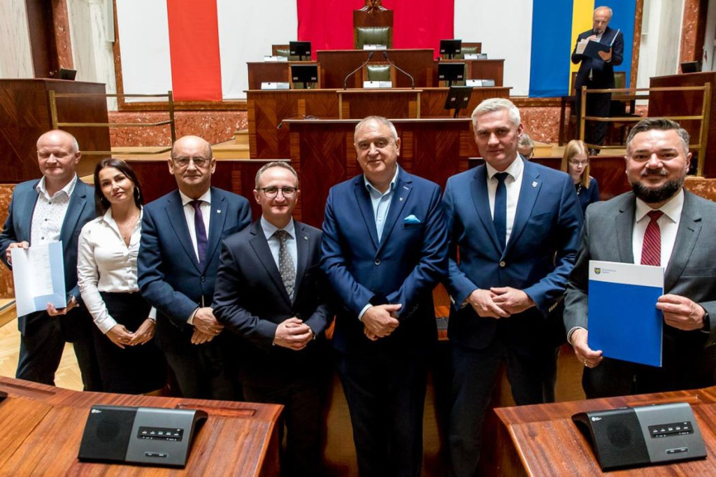 Pieniądze na fontannę i zestaw festynowy