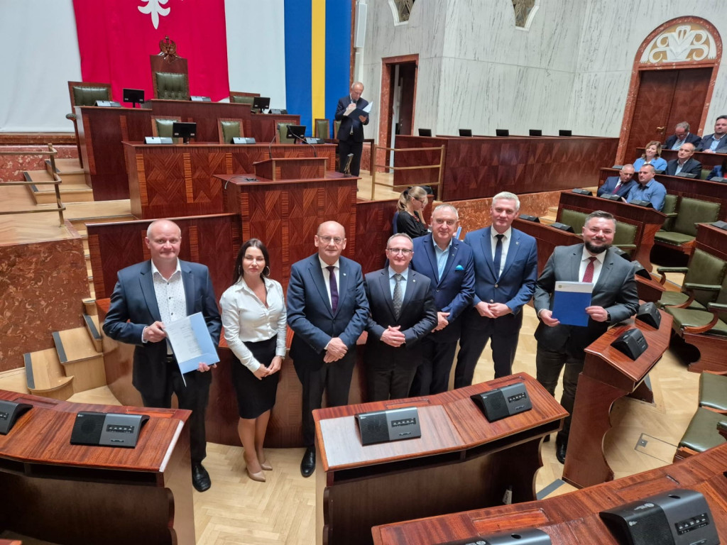 Pieniądze na fontannę i zestaw festynowy