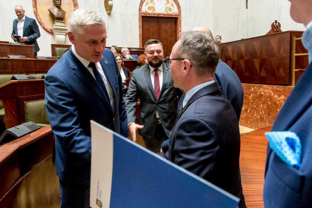 Pieniądze na fontannę i zestaw festynowy