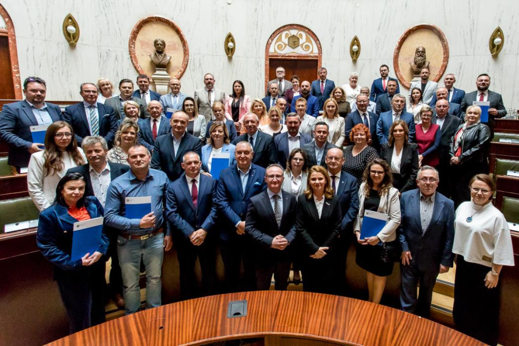 Pieniądze na fontannę i zestaw festynowy