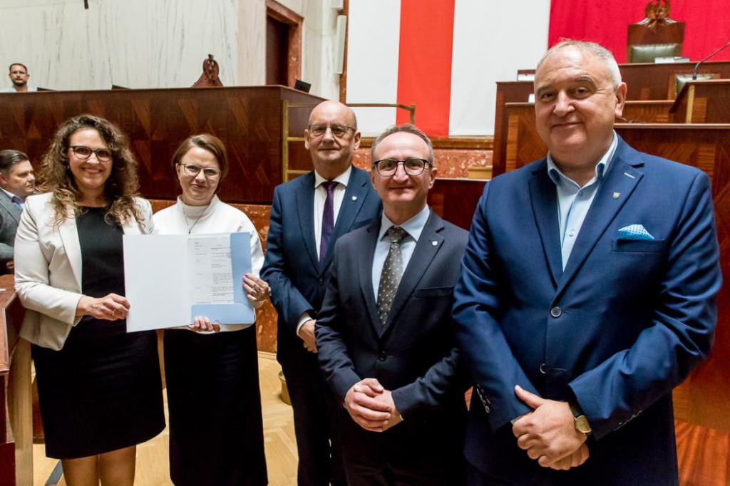 Pieniądze na fontannę i zestaw festynowy