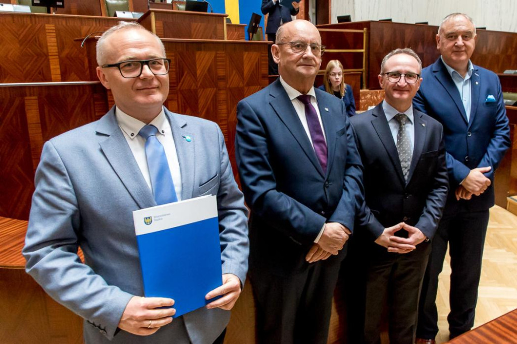 Pieniądze na fontannę i zestaw festynowy