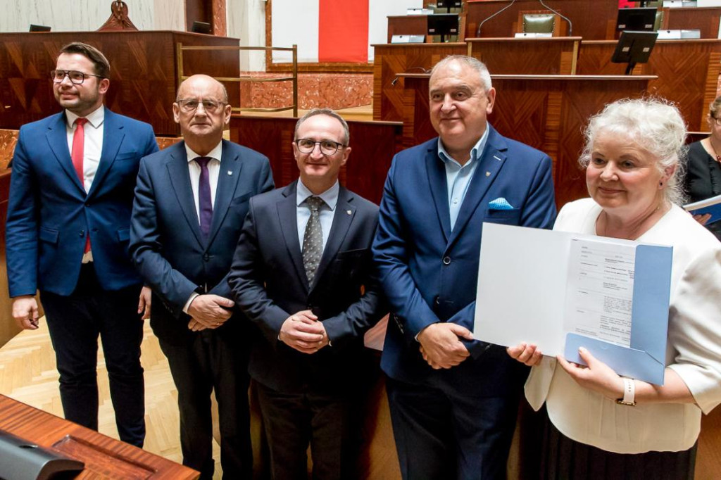 Pieniądze na fontannę i zestaw festynowy