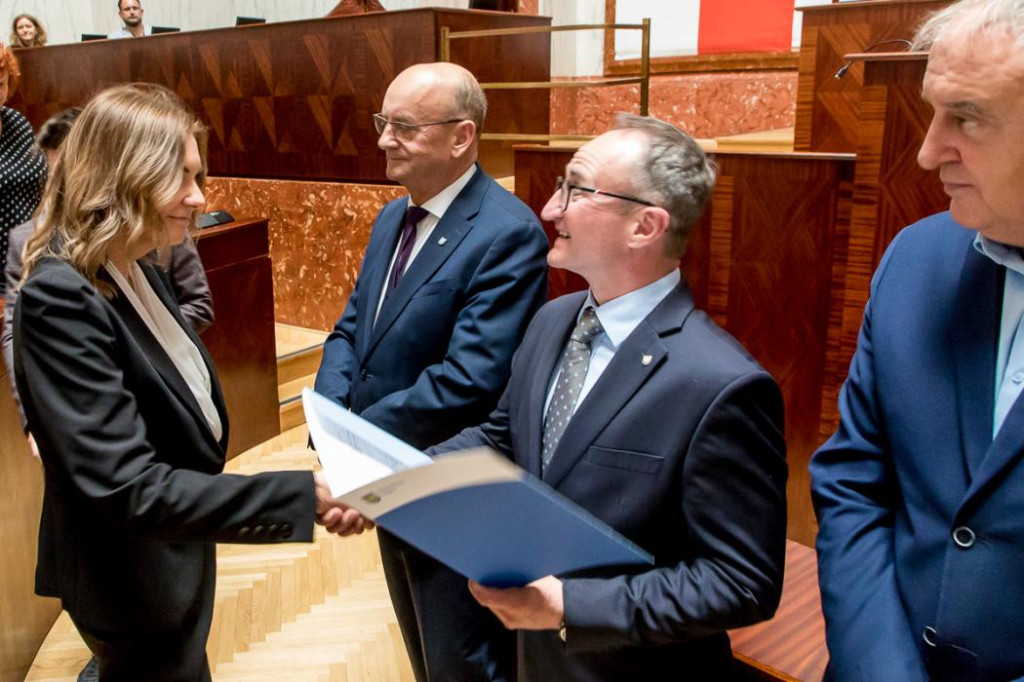 Pieniądze na fontannę i zestaw festynowy