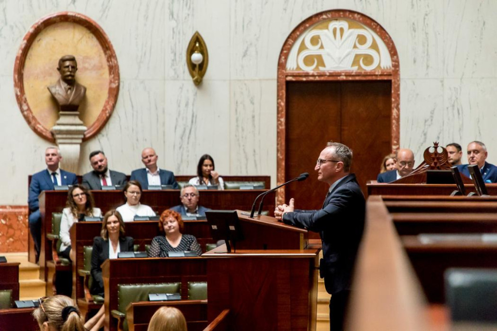 Pieniądze na fontannę i zestaw festynowy
