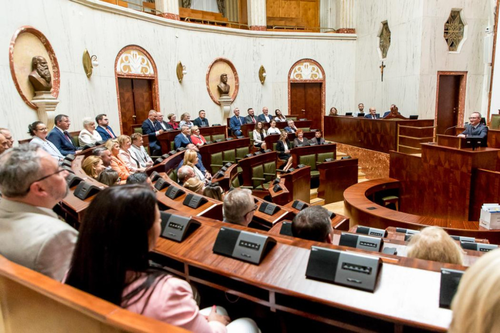 Pieniądze na fontannę i zestaw festynowy