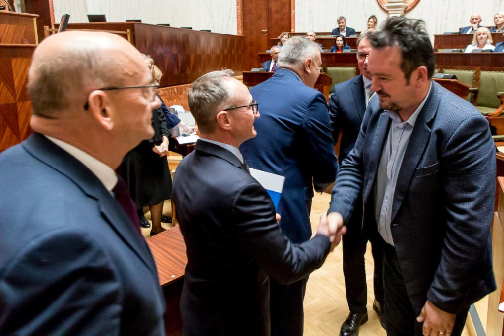 Pieniądze na fontannę i zestaw festynowy