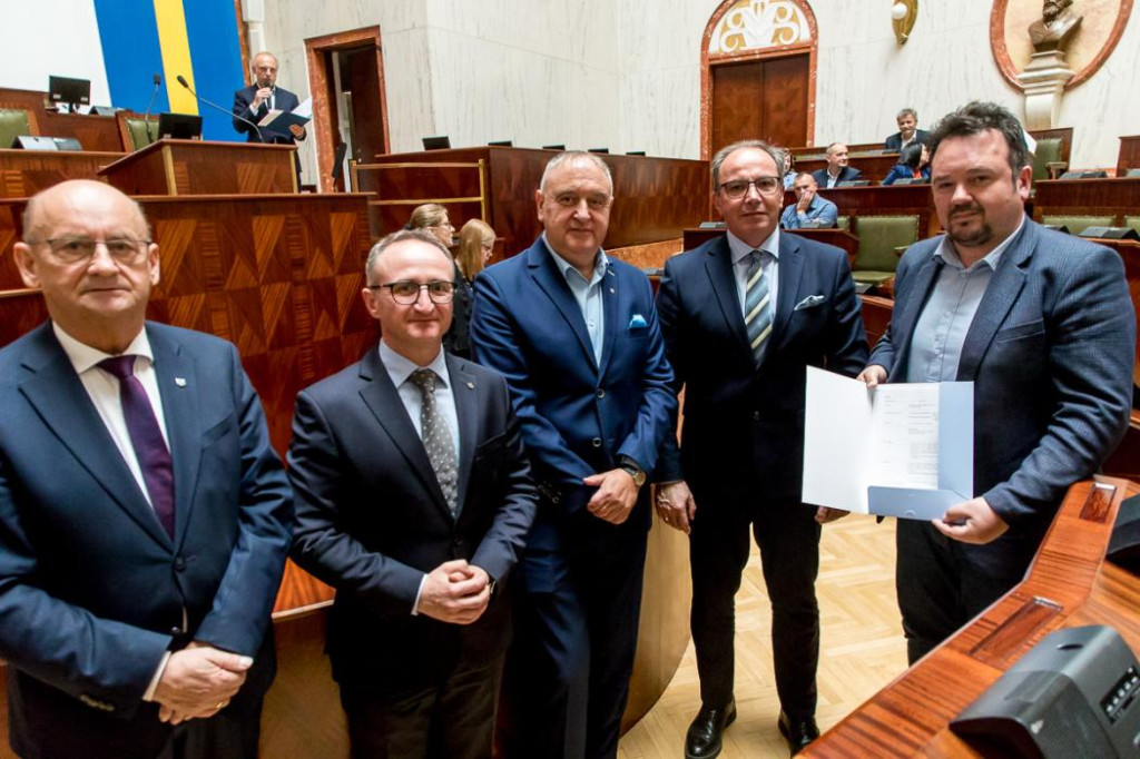 Pieniądze na fontannę i zestaw festynowy