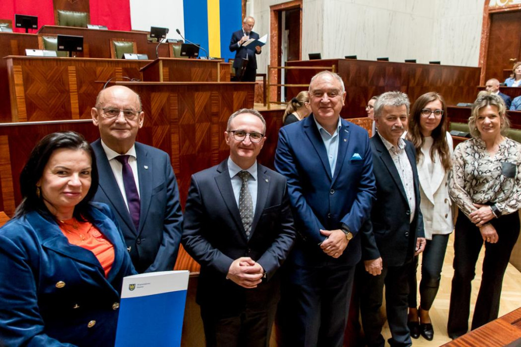 Pieniądze na fontannę i zestaw festynowy