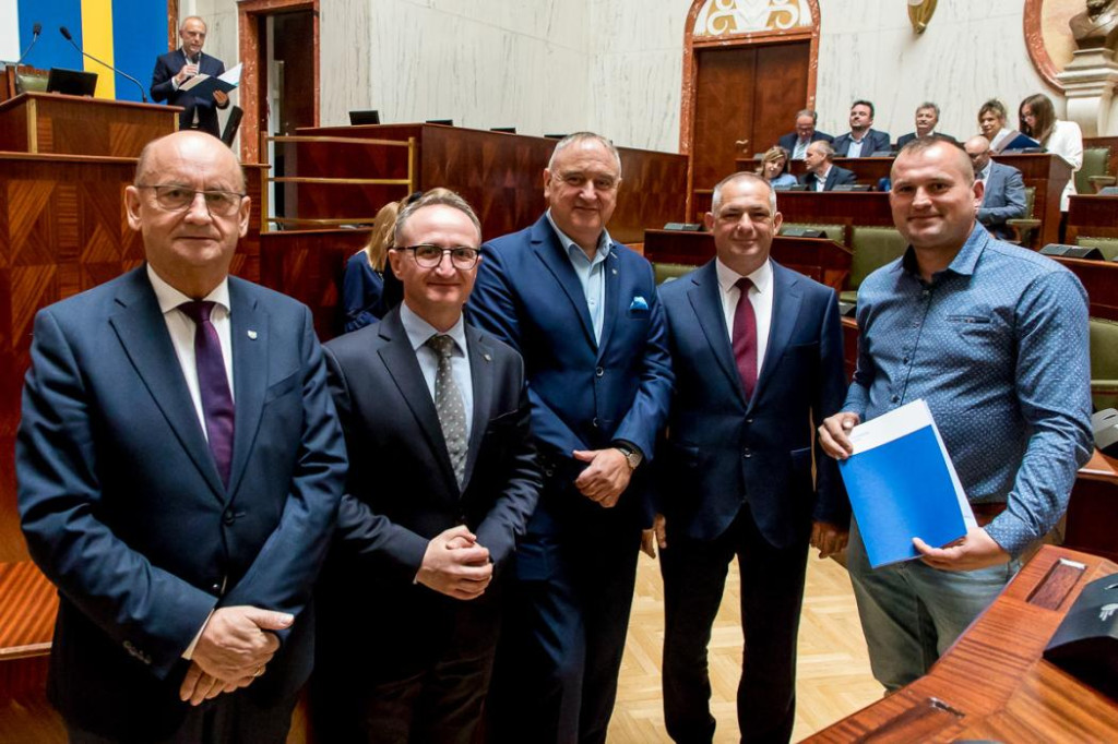 Pieniądze na fontannę i zestaw festynowy