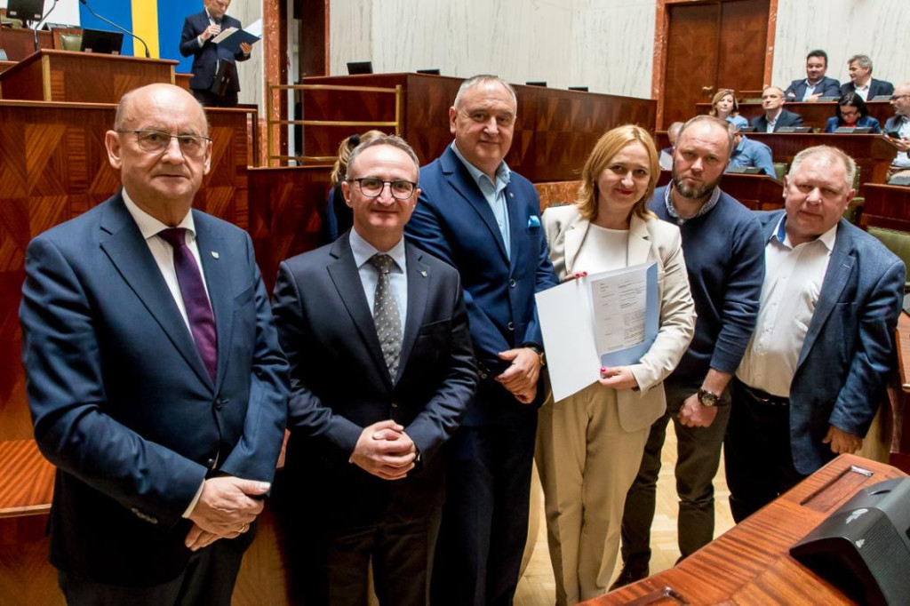 Pieniądze na fontannę i zestaw festynowy