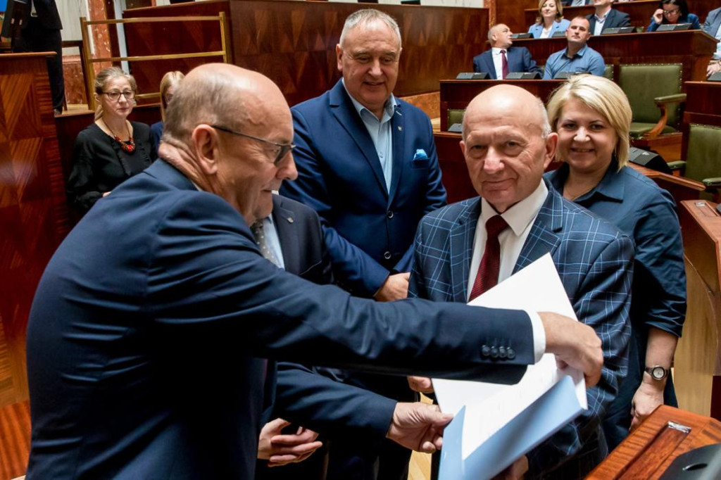 Pieniądze na fontannę i zestaw festynowy