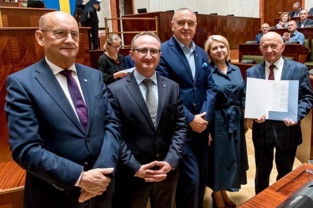 Pieniądze na fontannę i zestaw festynowy