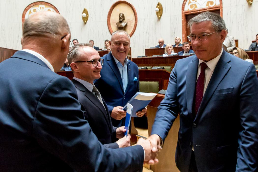 Pieniądze na fontannę i zestaw festynowy