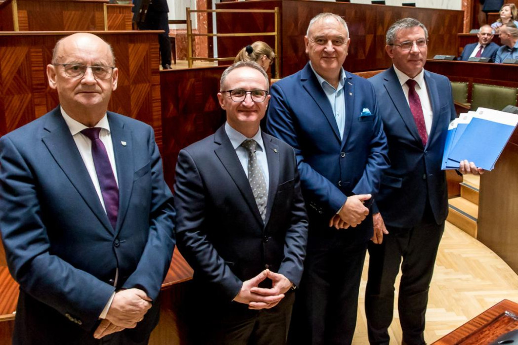 Pieniądze na fontannę i zestaw festynowy