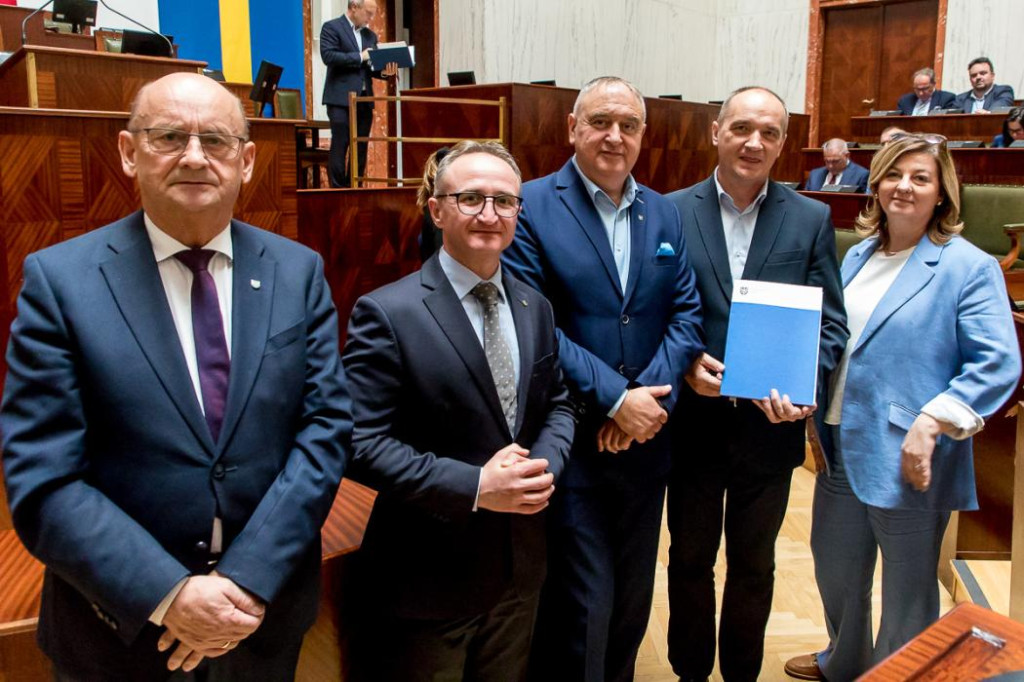 Pieniądze na fontannę i zestaw festynowy