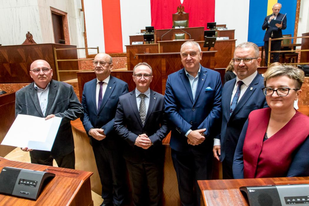 Pieniądze na fontannę i zestaw festynowy