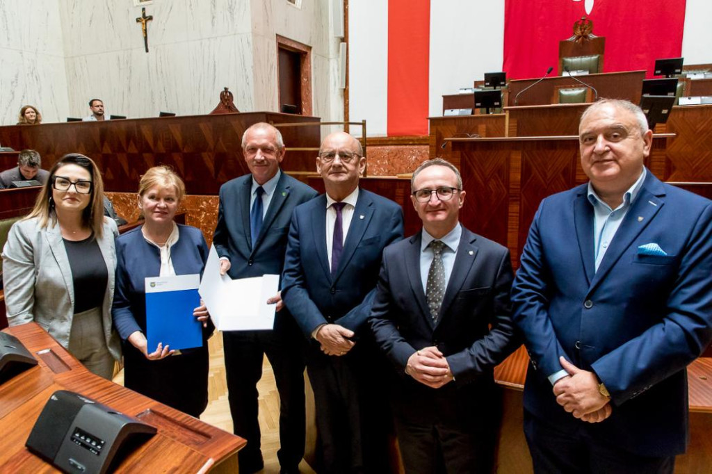 Pieniądze na fontannę i zestaw festynowy