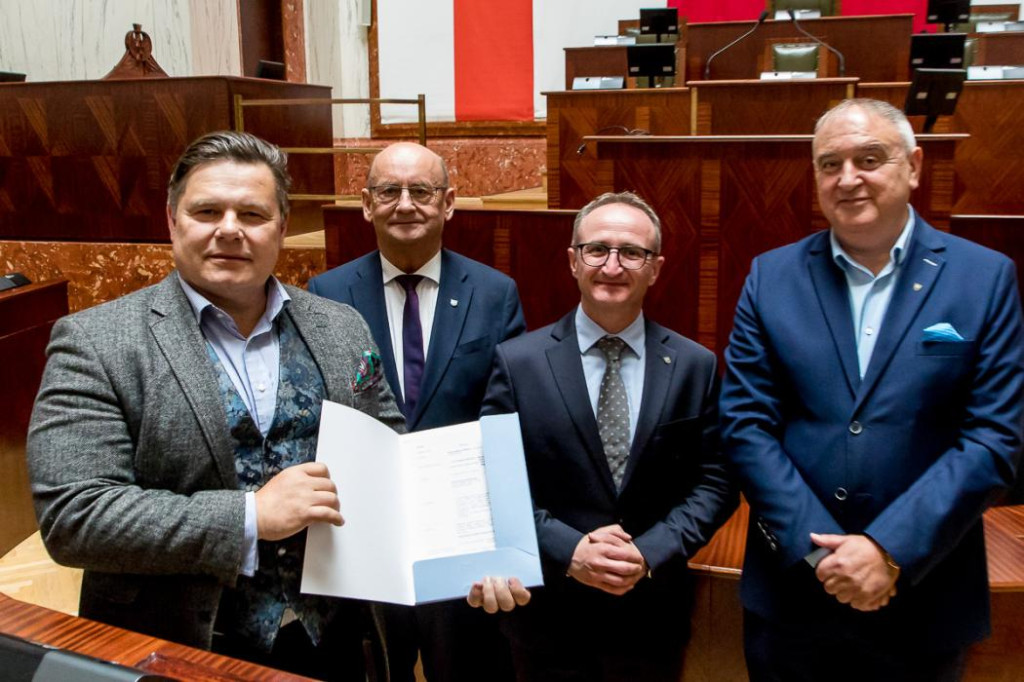 Pieniądze na fontannę i zestaw festynowy