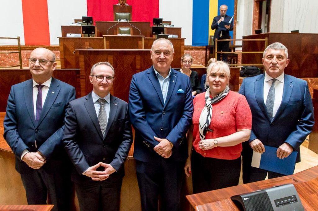 Pieniądze na fontannę i zestaw festynowy