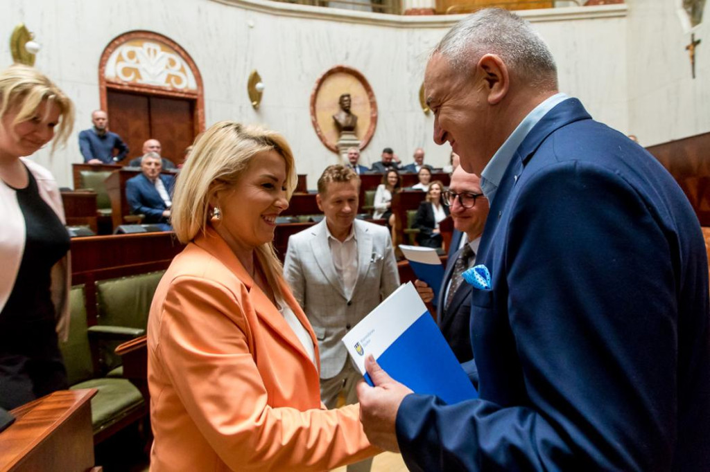 Pieniądze na fontannę i zestaw festynowy