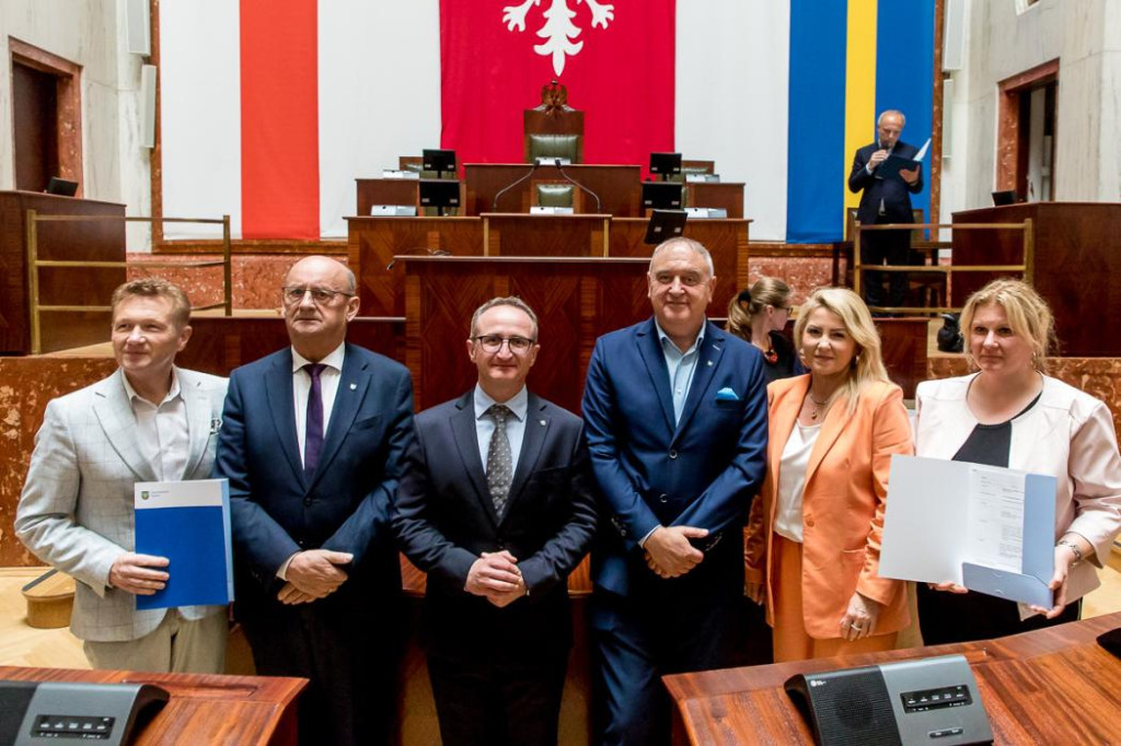 Pieniądze na fontannę i zestaw festynowy