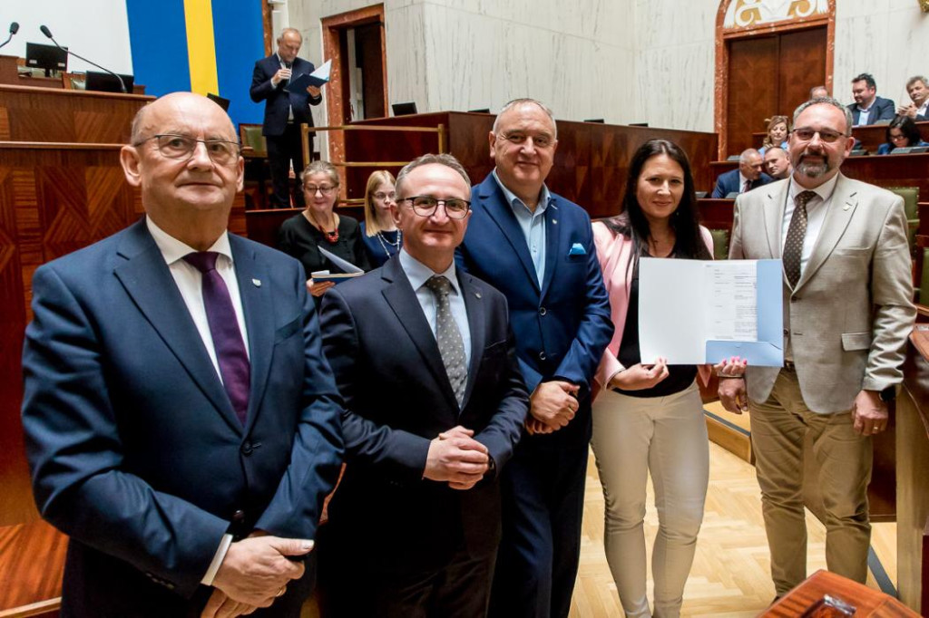 Pieniądze na fontannę i zestaw festynowy