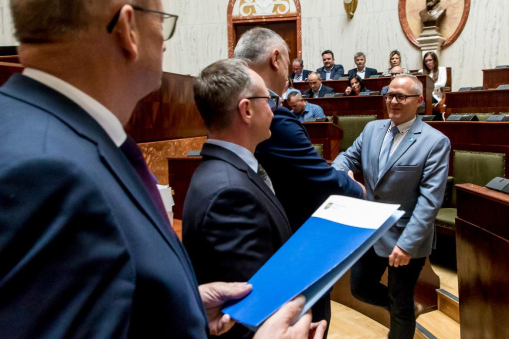 Pieniądze na fontannę i zestaw festynowy