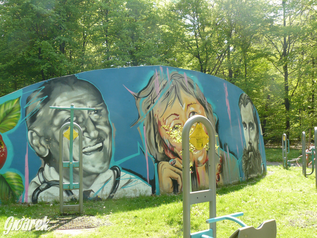 Tarnowskie Góry. Mural w parku Repeckim niszczeje