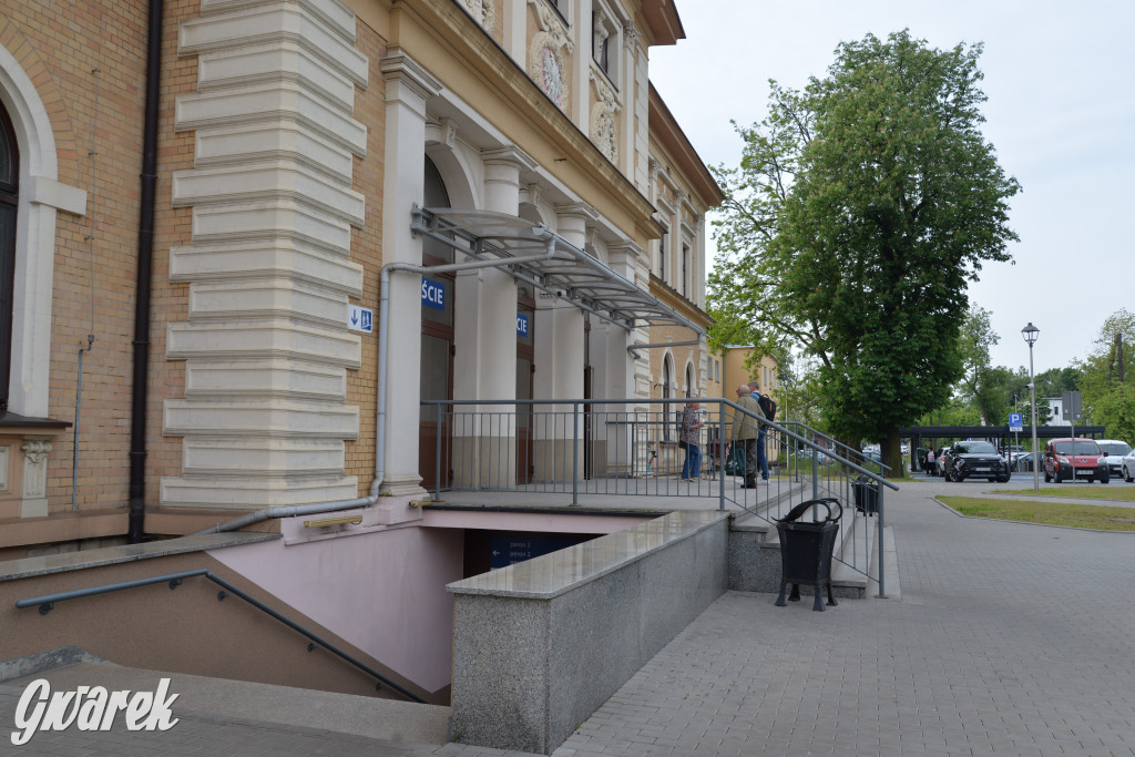 Tarnowskie Góry. Dworzec kolejowy wizytówką miasta?