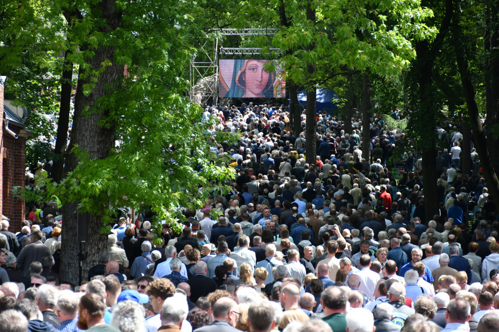 Tysiące pielgrzymów w Piekarach Śląskich