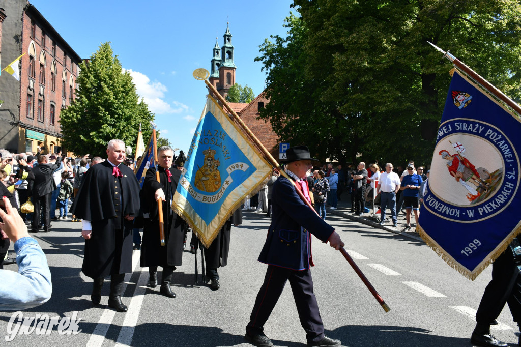 Tysiące pielgrzymów w Piekarach Śląskich