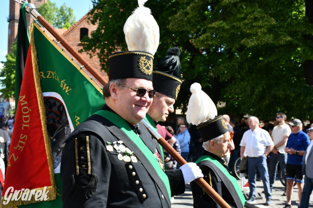 Tysiące pielgrzymów w Piekarach Śląskich