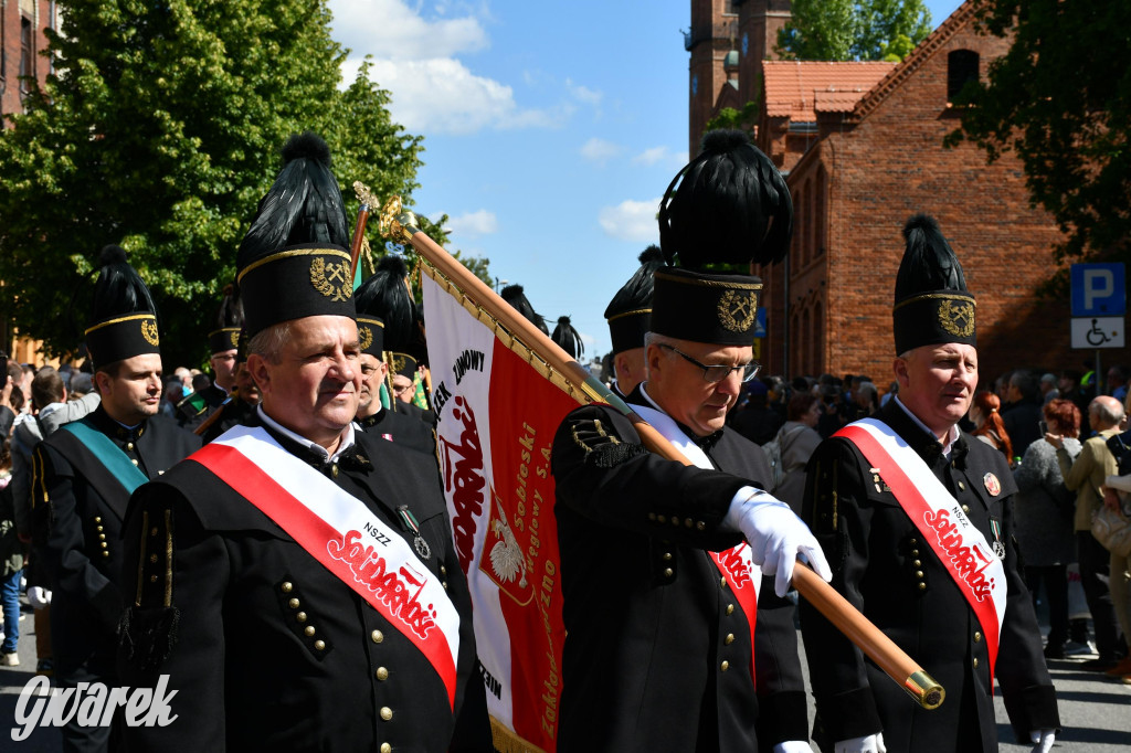 Tysiące pielgrzymów w Piekarach Śląskich