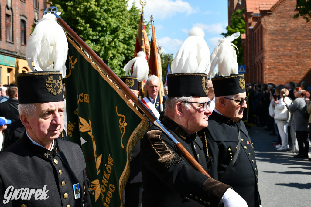 Tysiące pielgrzymów w Piekarach Śląskich