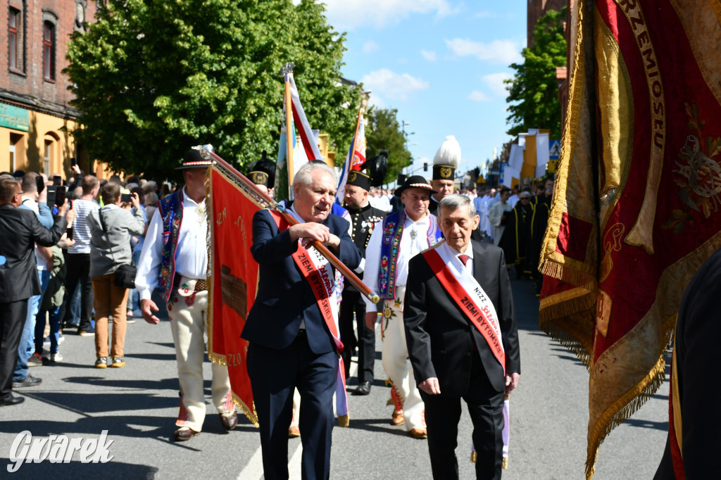 Tysiące pielgrzymów w Piekarach Śląskich