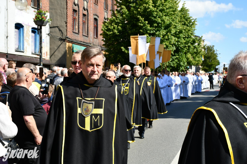Tysiące pielgrzymów w Piekarach Śląskich