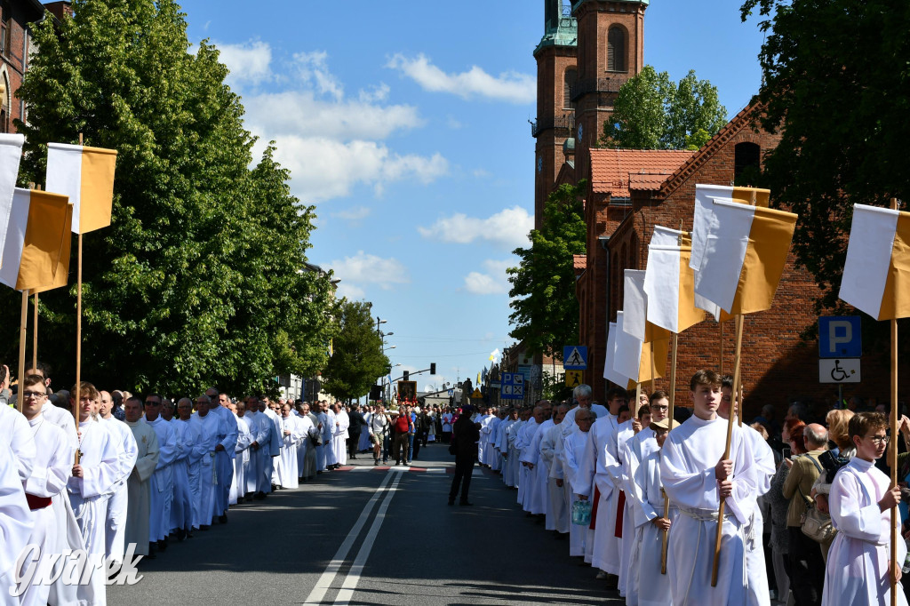 Tysiące pielgrzymów w Piekarach Śląskich
